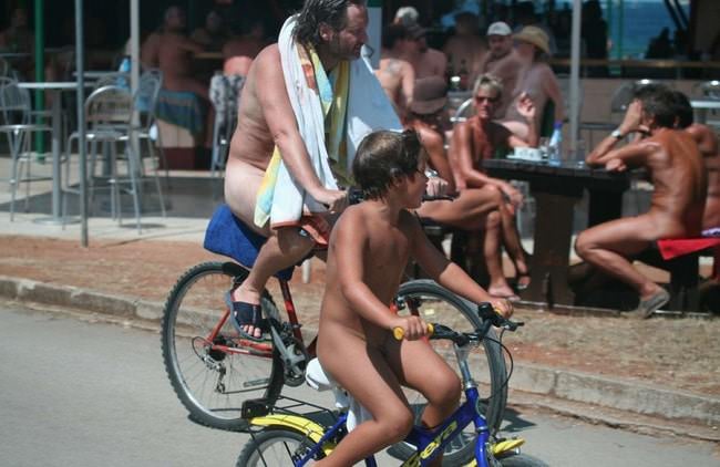 Family nudism France [Cote d'Azur] (natirist beauty)